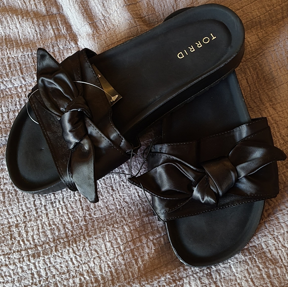 Bow Accent Sandals